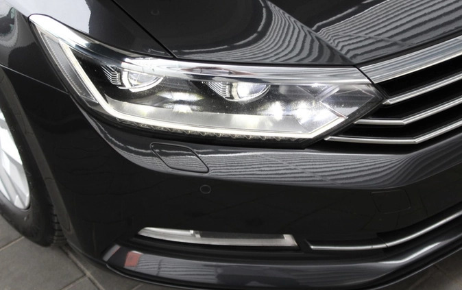 Volkswagen Passat cena 66900 przebieg: 187913, rok produkcji 2019 z Ostroróg małe 379